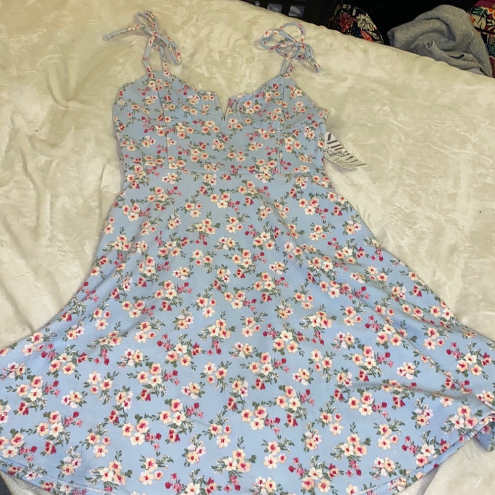 Flower pattern light blue medium length dress